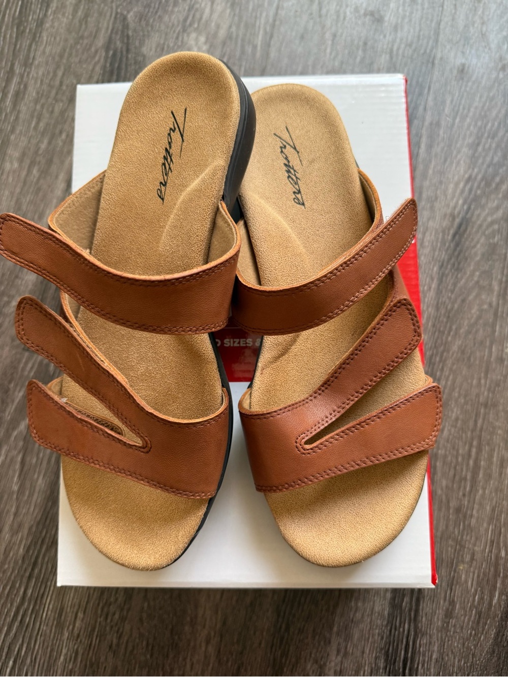 Trotters Women's Brown Triple-Strap Slide Sandals
